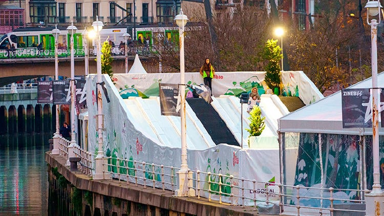 tobogan de hielo bilbao Tobogán de hielo Bilbao