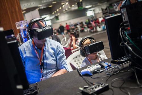 Realidad Virtual_1 734x489 Realidad Virtual_1 734x489